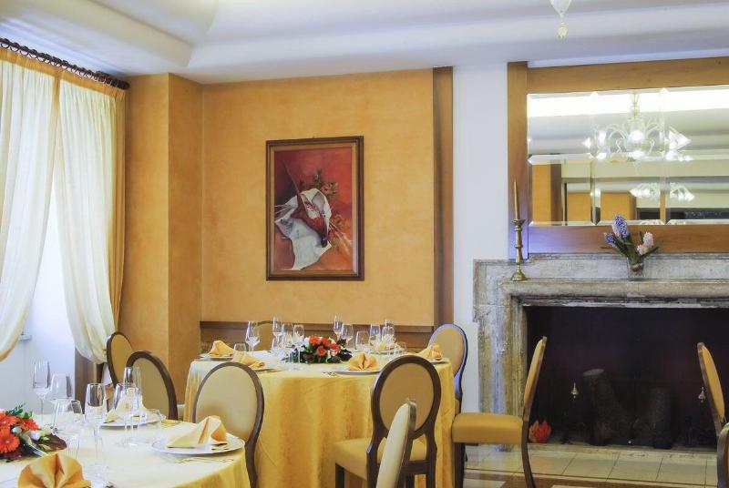 Hotel&Ristorante Miramonti Palazzo Storico Rieti Exterior foto
